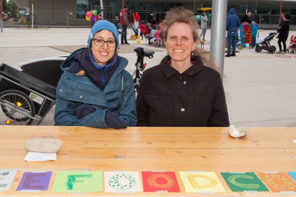 Verterterinnen der Nachbarschaftsinitiative Foodcoop Seestadt beim Straßenfest in aspern Seestadt